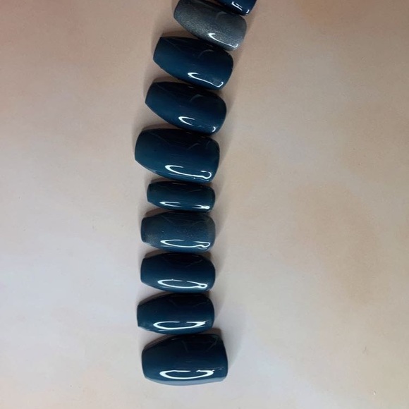 Press on nails blue and grey - Picture 2 of 3